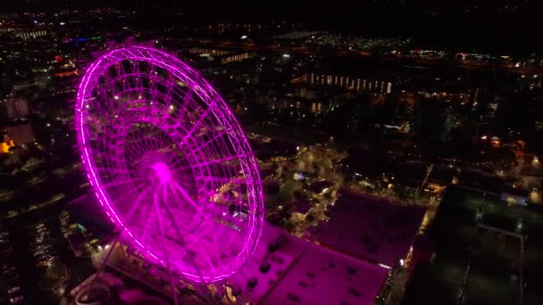 Rosa Orlando Eye ferris rueda por la noche — Vídeos de Stock