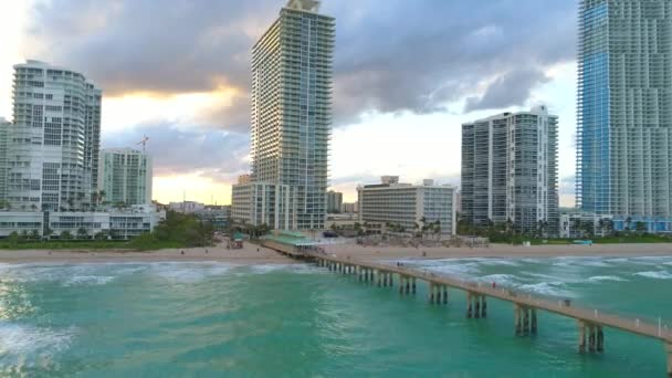 Sunny Isles Beach and pier — Stock Video