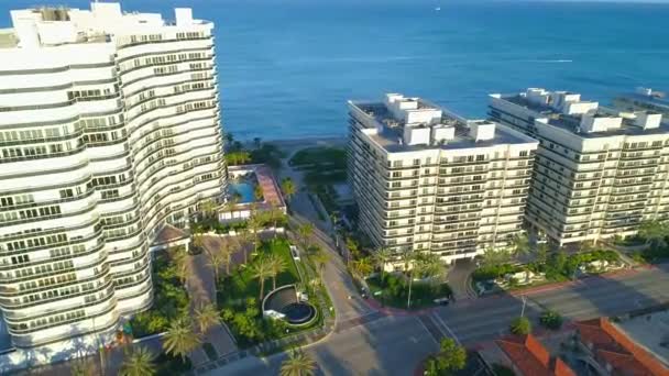 Luchtfoto beeldmateriaal majestueuze torens Bal Harbour Florida Usa — Stockvideo