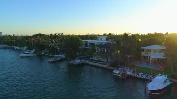 Rich and famous homes in Miami aerial video 4k 60p — Stock Video