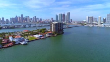 Venedik Adaları ve Downtown Miami görünümünü 