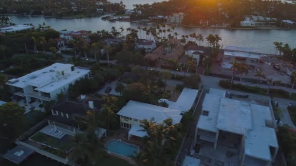 Revelan mansiones en Miami puesta de sol — Vídeo de stock
