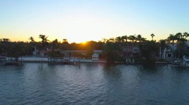 Evleri günbatımı Miami ortaya çıkarmak için üzerinde casus uçak hava Yükseliyor