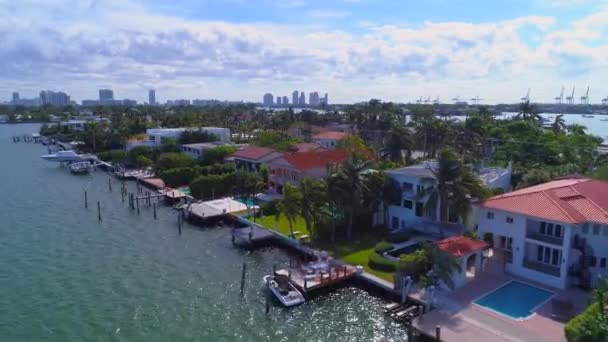 Luxury mansions Miami Beach waterfront with dock 4k 60p — Stock Video