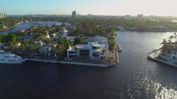 Hôtel particulier de luxe en bord de mer — Video