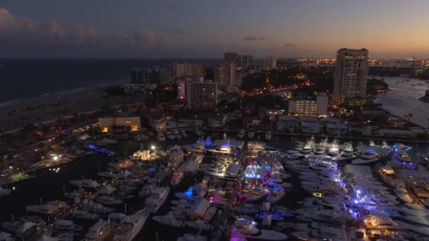 Salón Náutico Internacional por la noche — Vídeo de stock