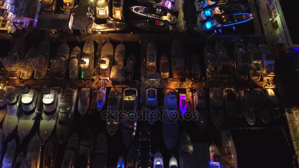 Международная выставка катеров ночью — стоковое видео
