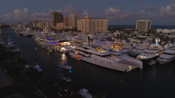 Nemzetközi Boat show éjjel — Stock videók