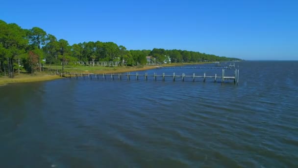 Drohne Luftaufnahme Holz Docks Auf Einem See Carrabelle 60P — Stockvideo