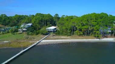 Uçağın shot waterfront Carrabelle Fl 4 k 60 p adamım.