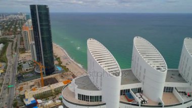 Hava dron görüntüleri Trump Tower Sunny Isles çatı çatı katı havuzu 4k