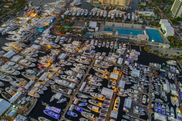 Luxus superyachts Fort Lauderdale Boat Show nemzetközi esemény — Stock Fotó
