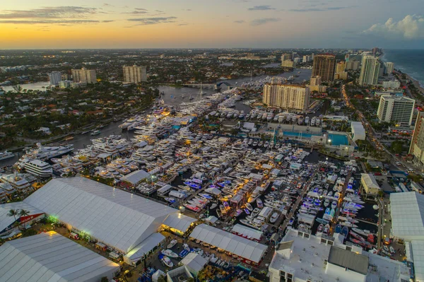 'S avonds op de boat show — Stockfoto