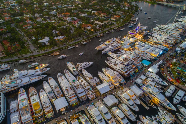 Mega yachts a hajót légi show — Stock Fotó