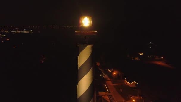 Orbita Aérea Nocturna Faro Histórico San Agustín 24P — Vídeo de stock