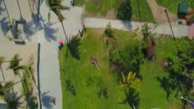 Uçak 4 k anteni Lummus Park South Beach doğrudan ek yük vurdu
