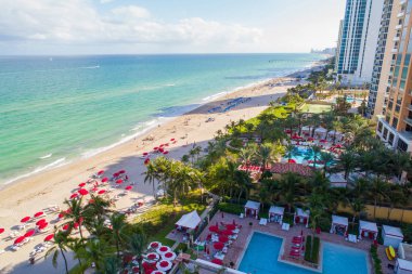 Sunny Isles Beach Florida condominium yüzme havuzları