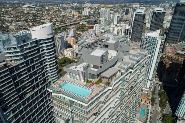 Terraza piscina en la azotea SLS Brickell — Foto de Stock