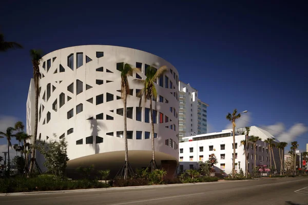 Lange blootstelling afbeelding Miami Beach Faena House moderne architectuur — Stockfoto