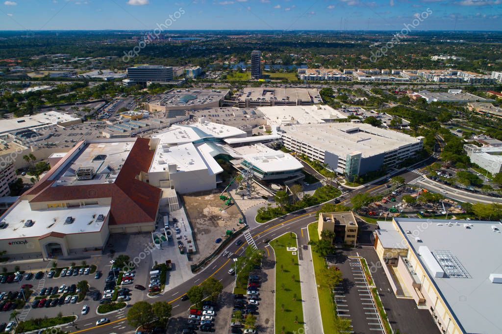 Aventura Mall new food court construction and slide 2017 — Stock Photo