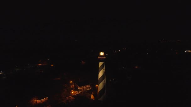 Nacht Drone Video Augustine Vuurtoren 24P — Stockvideo