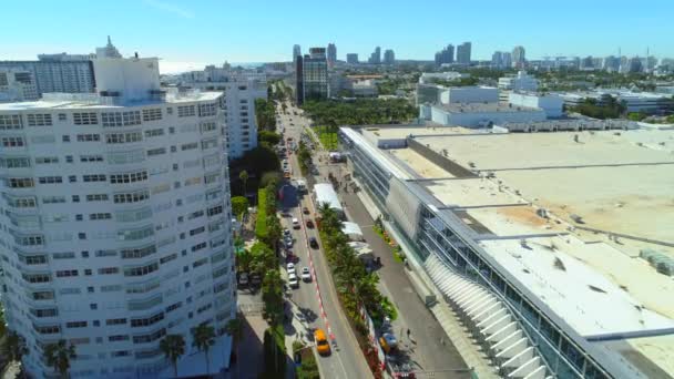 Aerial Reveal Miami Beach Washington Avenue New World Symphony — Stock Video