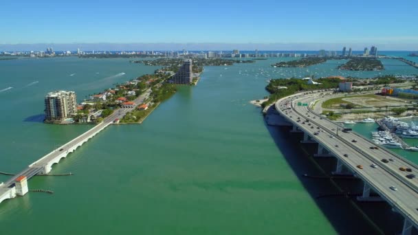 Antenne Szenische Aufnahmen Miami Bay Anzeigen Inseln Boote Tropisches Wasser — Stockvideo