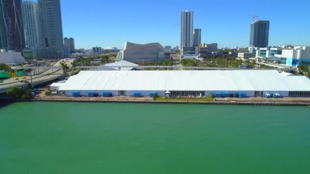 Video Aéreo Centro Miami Art Basel Evento Carpas Metrorraíl Tranvía — Vídeos de Stock