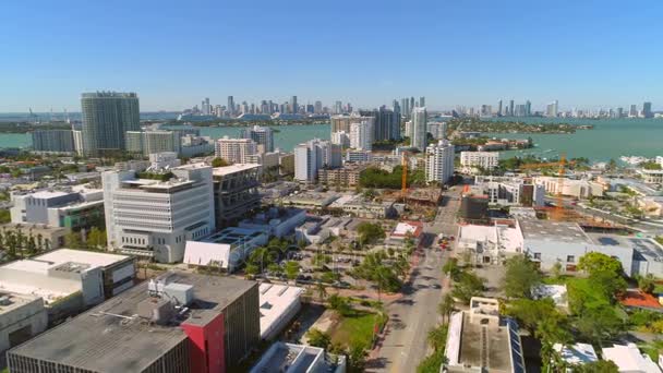 Video Aereo Miami Beach Con Centro Attraverso Baia 24P — Video Stock