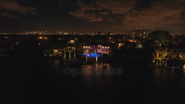 Aerial Video Lyxiga Miami Beach Herrgårdar Natten — Stockvideo