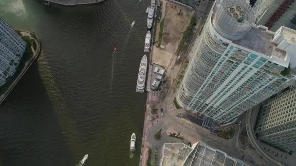 空中无人机射击 Brickell 点迈阿密河4K — 图库视频影像