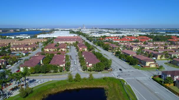 Aerial Laterala Footage Doral Bostadsområden 24P — Stockvideo