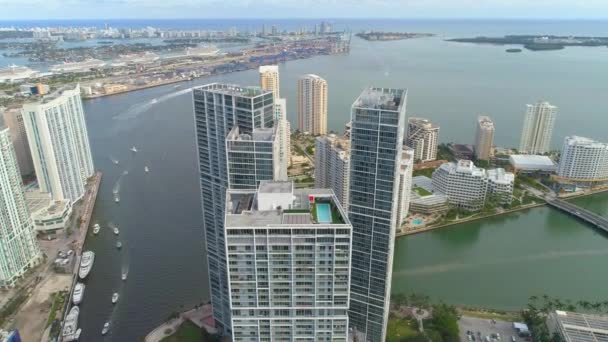 Anténa Střešní Bazén Hotelu Brickell — Stock video