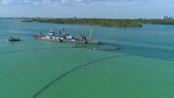 Vídeo Aéreo Dragagem Industrial Barcaça Miami Haulover Barra Areia — Vídeo de Stock