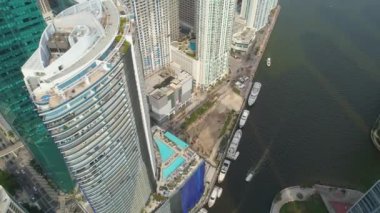 Downtown Miami Nehri üzerinde hisse senedi video yükseklik vurdu