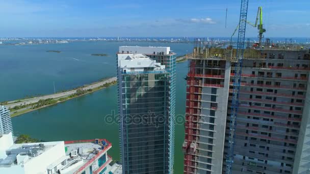 Luchtfoto Video Miami Highrise Luxeappartementen Biscayne Bay Ontwikkeling — Stockvideo