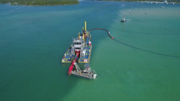 Drone Órbita Aérea Florida Arena Barcaza Inspección Industrial — Vídeos de Stock