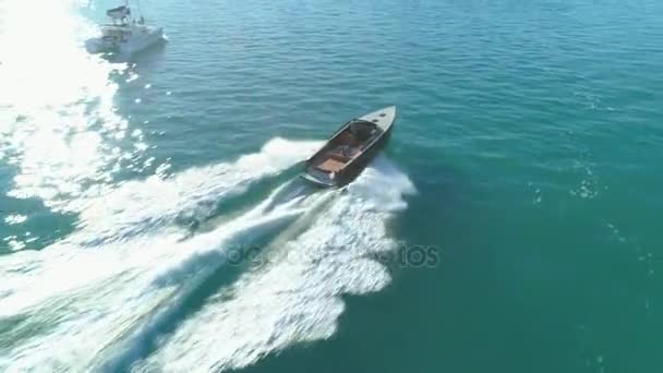 Luxe Speedboot Miami Luchtfoto Drone Video Volg — Stockvideo