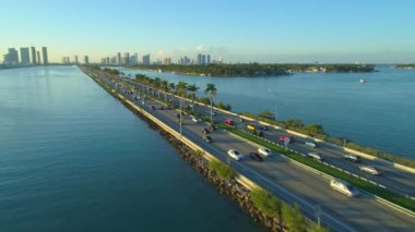 Hava stok video Macarthur Causeway Miami Florida ABD 4k