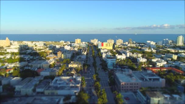 Desenfoque Desplazamiento Inclinación Aéreo Miami Beach 5Th Street Aplicado Logotipos — Vídeo de stock