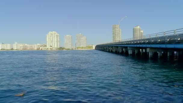 Antenowe Ujawniają Macarthur Casueway Miami Beach — Wideo stockowe