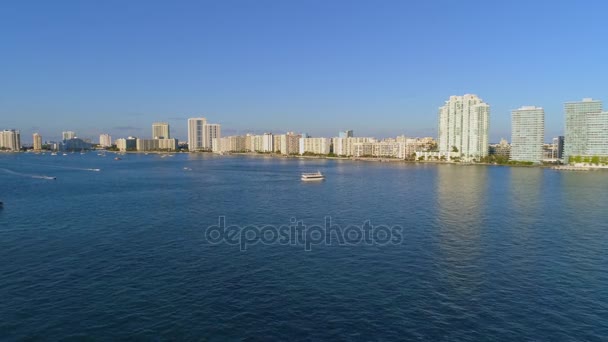 Barcos Vídeo Aéreos Condomínios Miami Beach Biscayne Bay — Vídeo de Stock