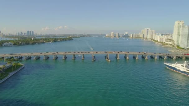 Luchtfoto Video Miami Beach Macarthur Causeway Onthullen 24P — Stockvideo