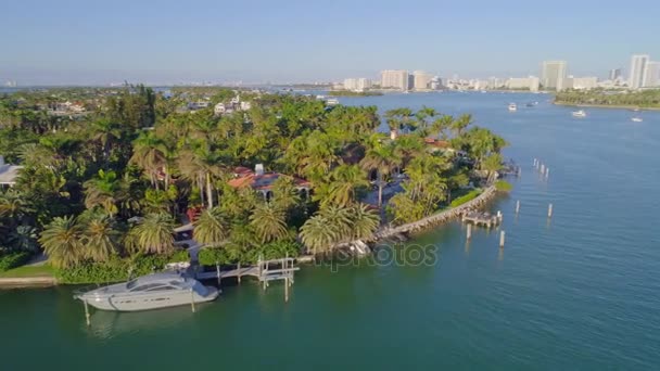 Drone Volando Sobre Mansiones Miami Beach 24P — Vídeo de stock