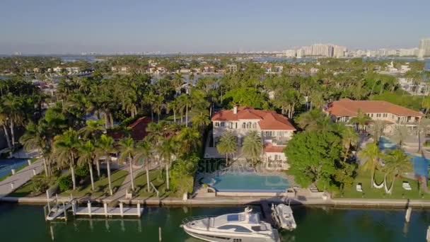 Waterfront Villen Miami Strand Antenne Seitlichen Flug 24P — Stockvideo