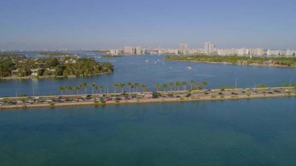 Tráfico Calzada Macarthur Miami Beach — Vídeos de Stock