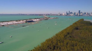 Hava Brickell Bay Rickenbacker geçidi Miami 4k dron görüntüleri