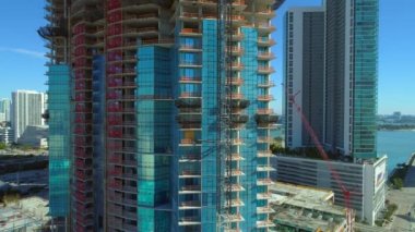 Endüstriyel inşaat alanında 4 k 24 p robot