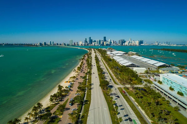 Rickenbacker Causeway vista del centro di Brickell — Foto Stock