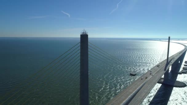 Antenowe Zbliżenie Orbicie Sunshine Skyway Bridge Tower Kable 24P — Wideo stockowe